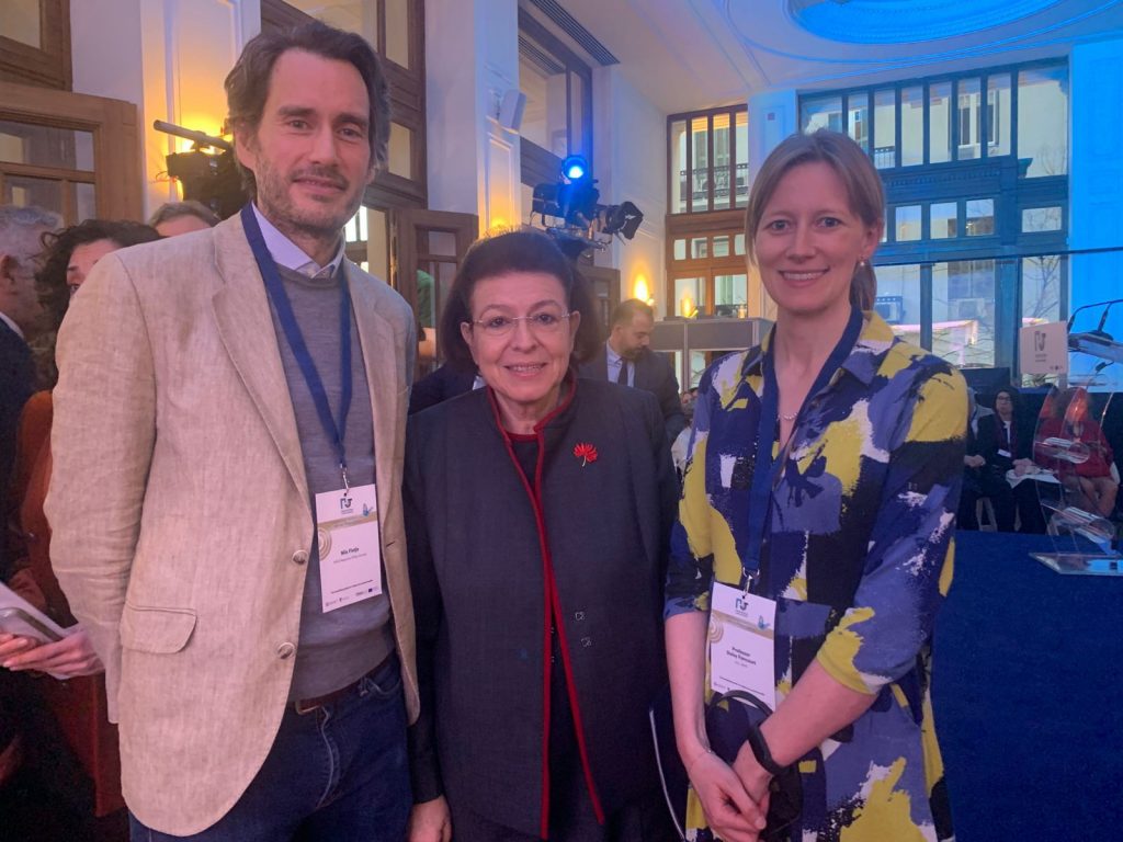 POLITISTIKH SYNT 4 POLITISTIKH SYNT 4